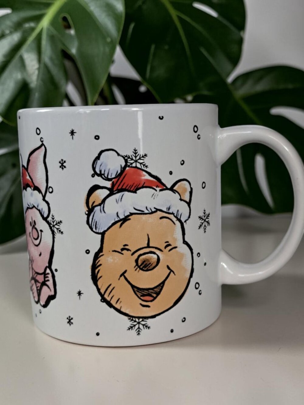 Zrike Winnie the Pooh 16 oz Christmas Mug – Pooh & Friends in Santa Hats w/Snow